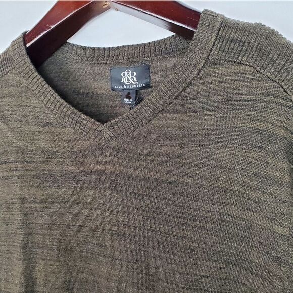 Rock & Republic Young Man's XL Olive V-Neck Sweater - Picture 5 of 7